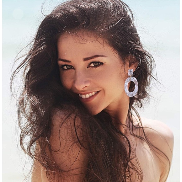 2/$20 BOGO BaubleBar Style Acrylic Drop Earrings - Picture 4 of 7